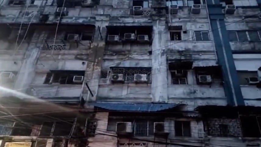 কলকাতার হোটেলে অগ্নিকাণ্ড: প্রাণ হারালেন ৯ বাংলাদেশি নাগরিক